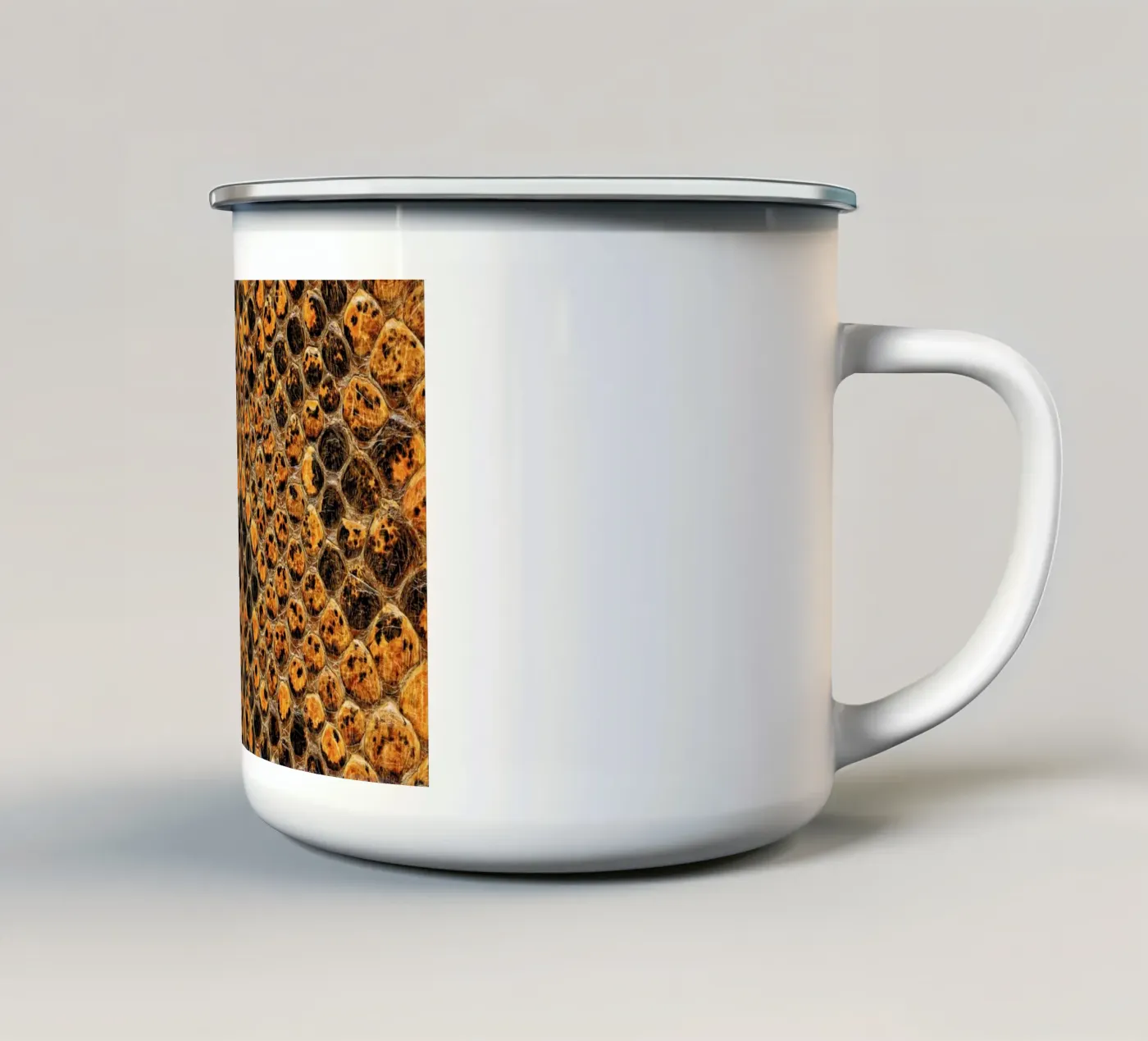 Snake Pattern emaille mok van Curious Collections by Marielle Leenders