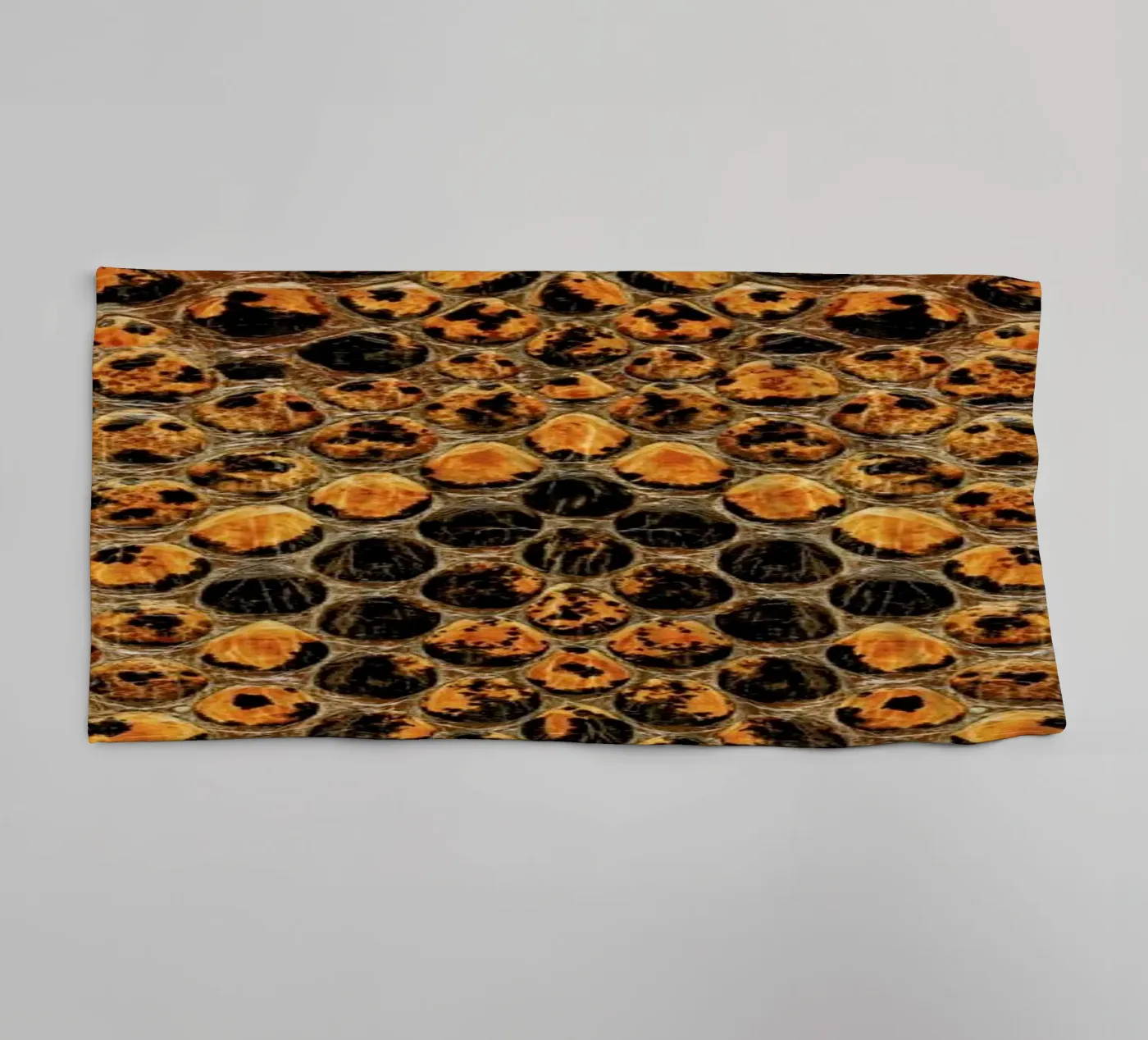 Snake Pattern asciugamano da bagno da Curious Collections by Marielle Leenders
