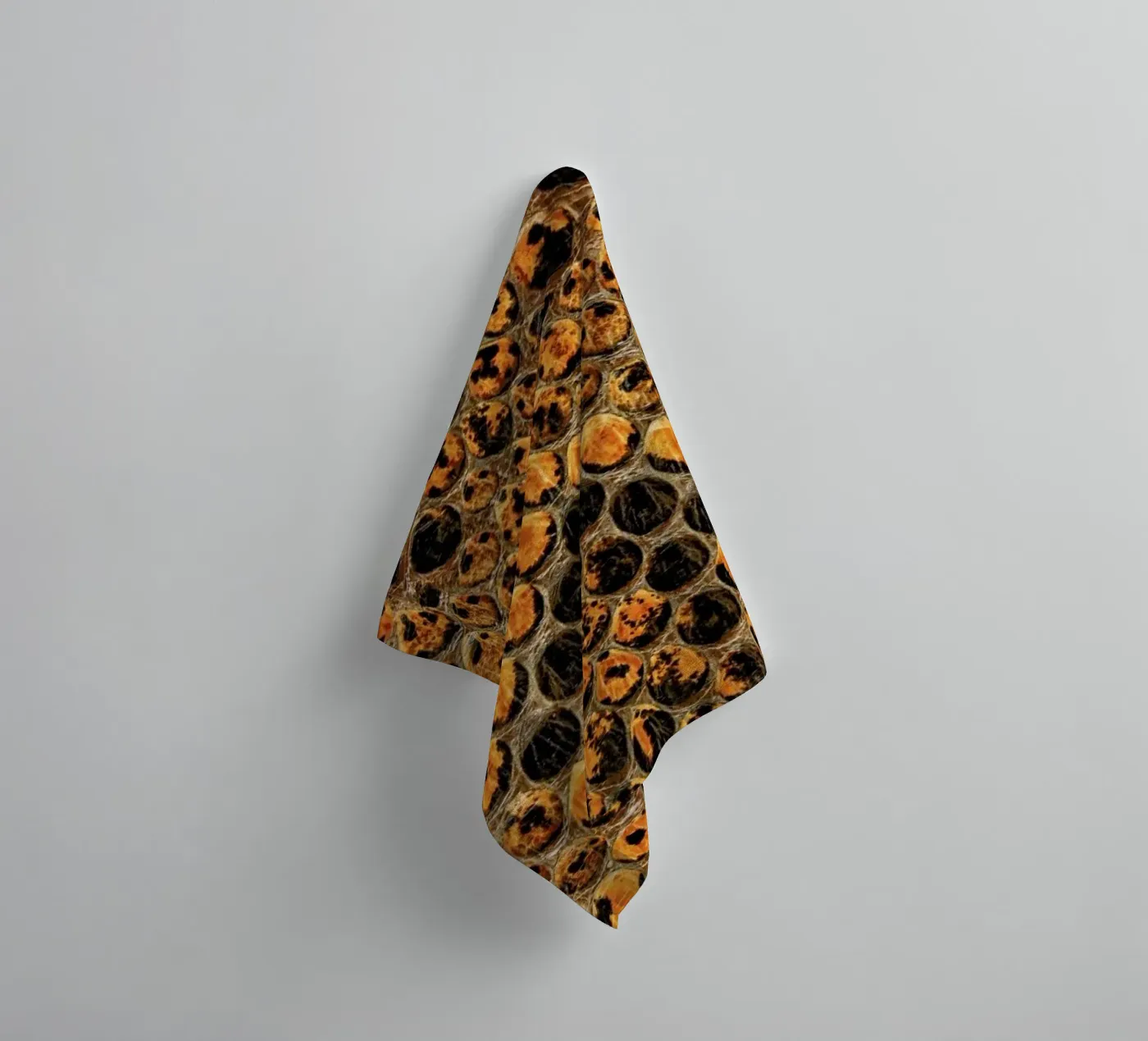 Snake Pattern asciugamano da bagno da Curious Collections by Marielle Leenders