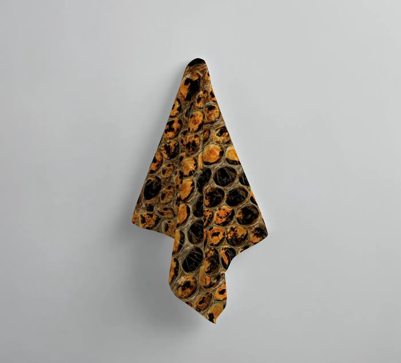 Snake Pattern asciugamano da bagno da Curious Collections by Marielle Leenders