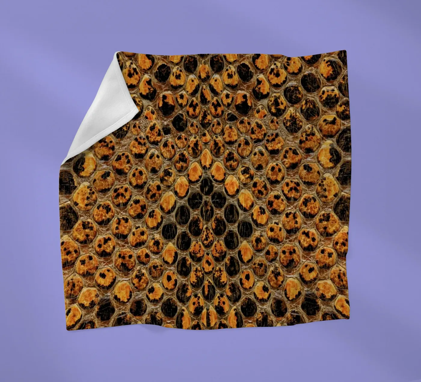 Snake Pattern coperta in pile da Curious Collections by Marielle Leenders