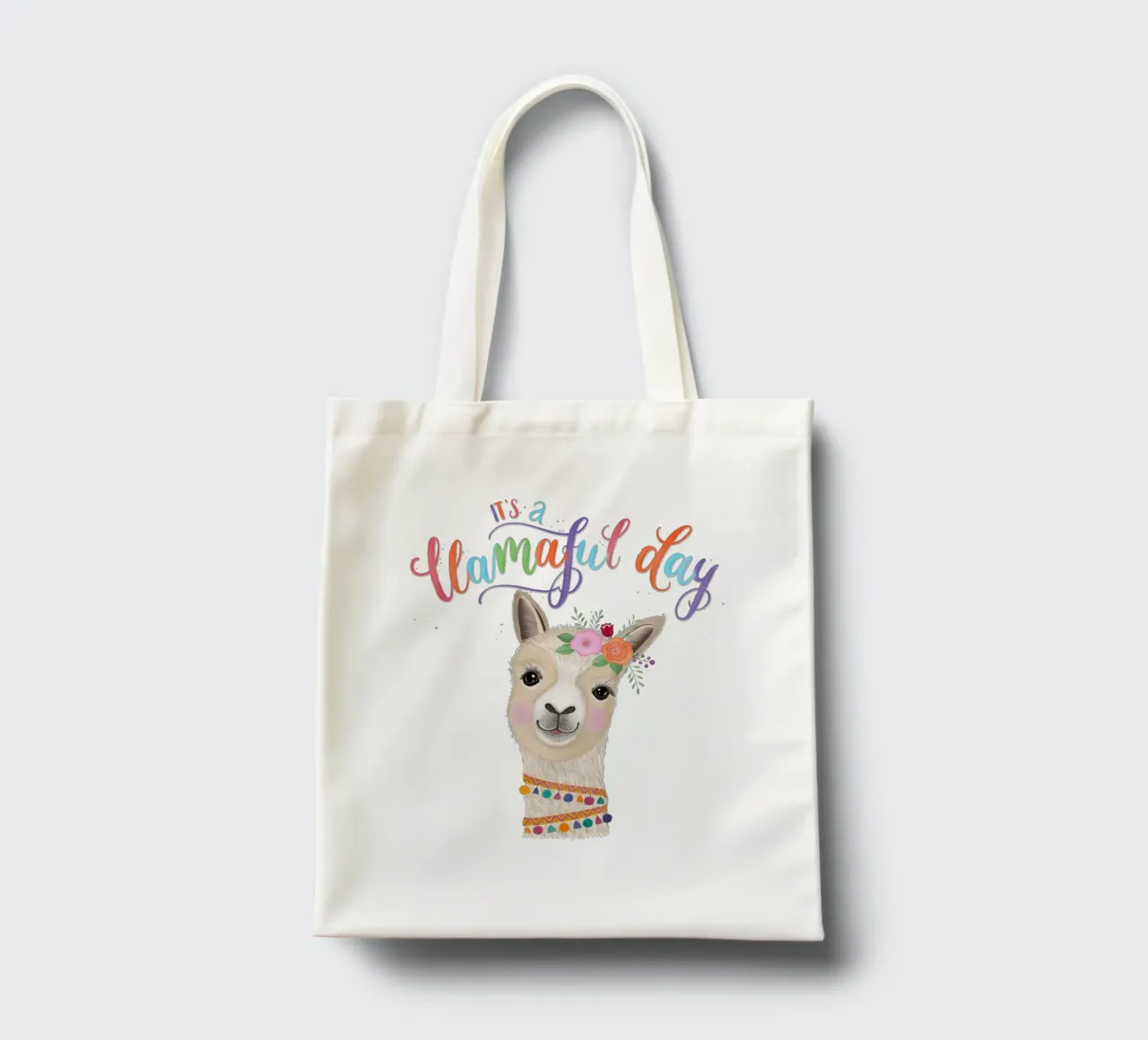 C'est un jour llamaful. Des lettres colorées et un llama joyeux tote bag de CalliLetters