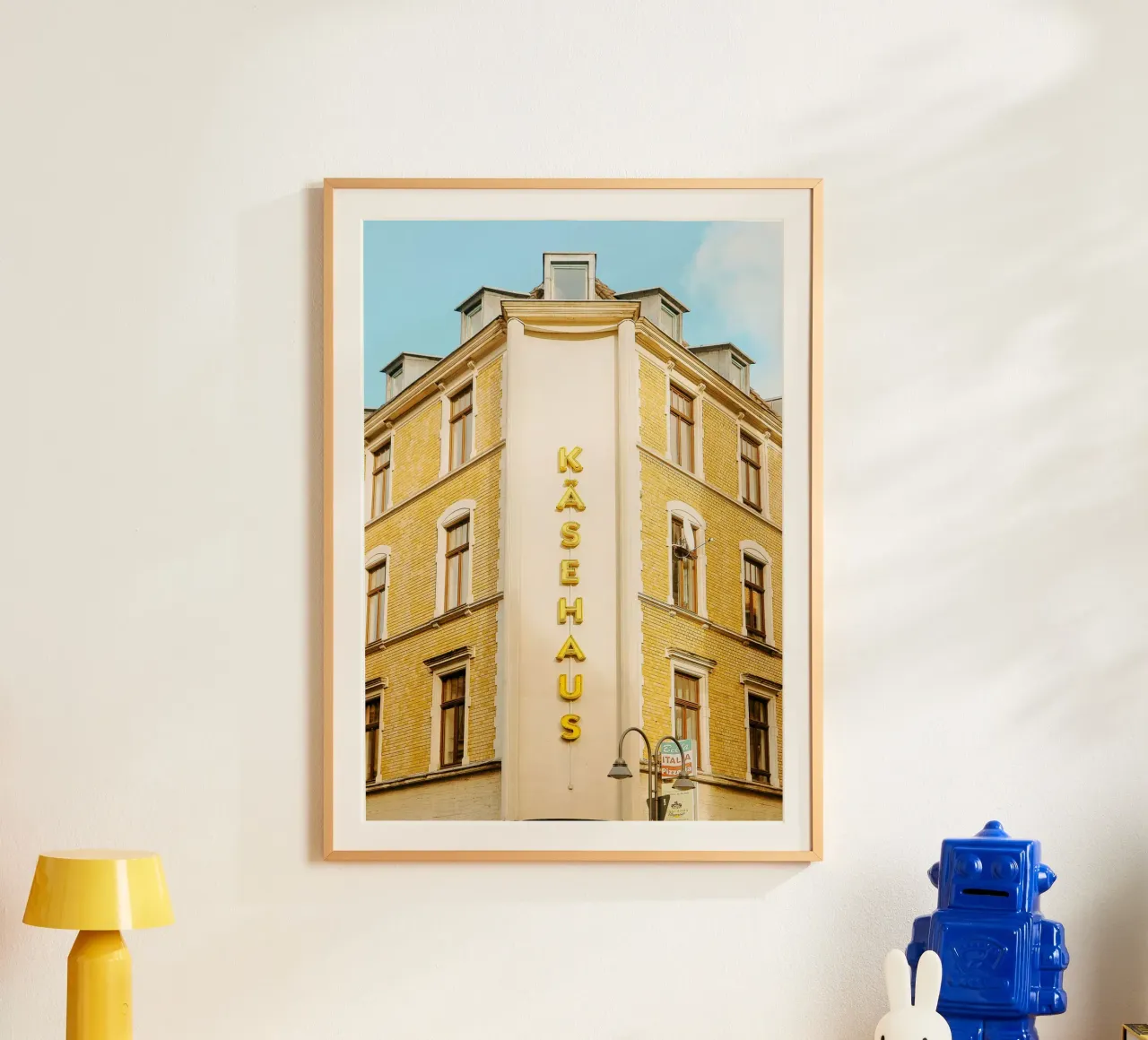 Casa del formaggio poster con telaio in alluminio da Kudamm & Alpen