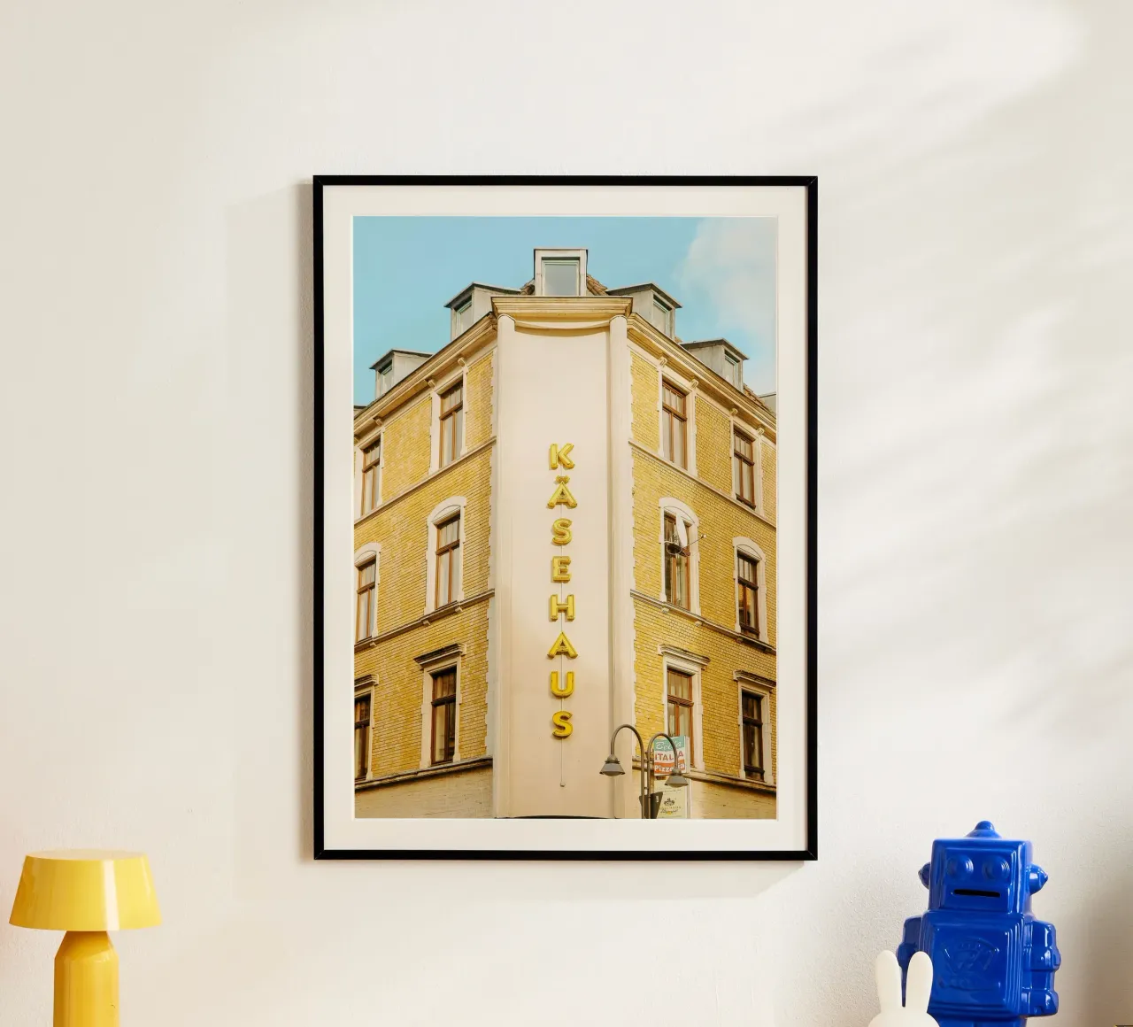 Casa del formaggio poster con telaio in alluminio da Kudamm & Alpen