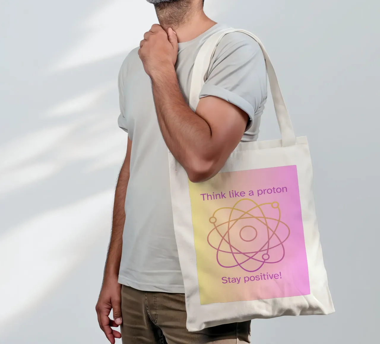 "Pensez comme un proton Restez positif ! Citation scientifique colorée tote bag de FABOArt