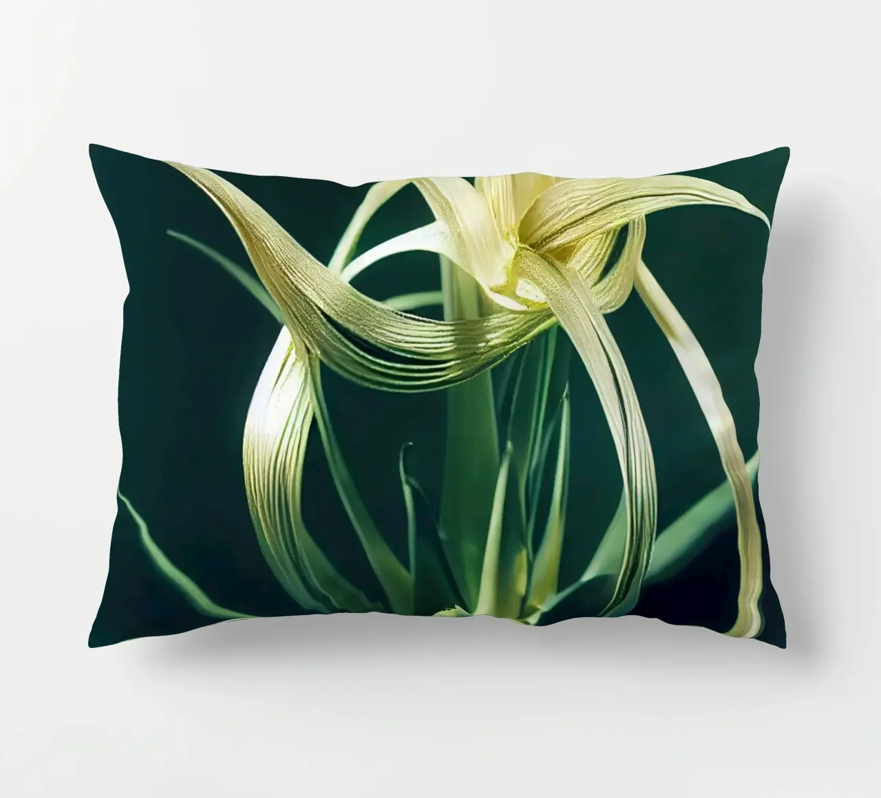 Macro fiore di Aloe Vera cuscino da Bold Blooms