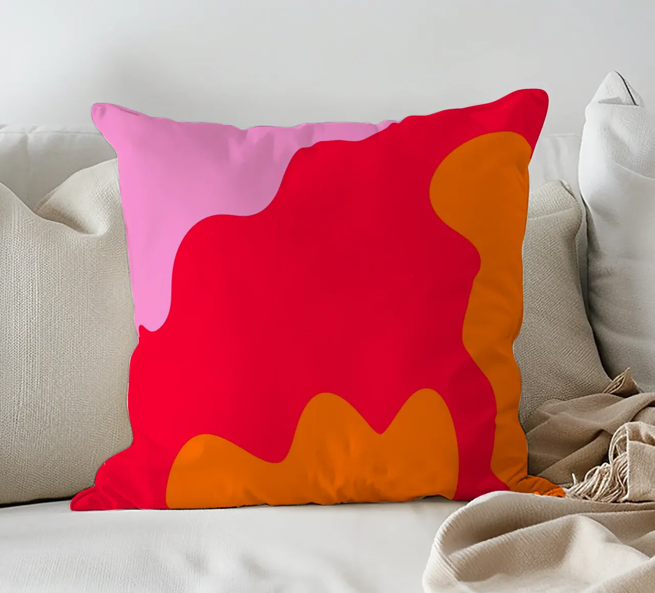 Forme di color blocking rosa, rosso, arancione cuscino da Wackapacka