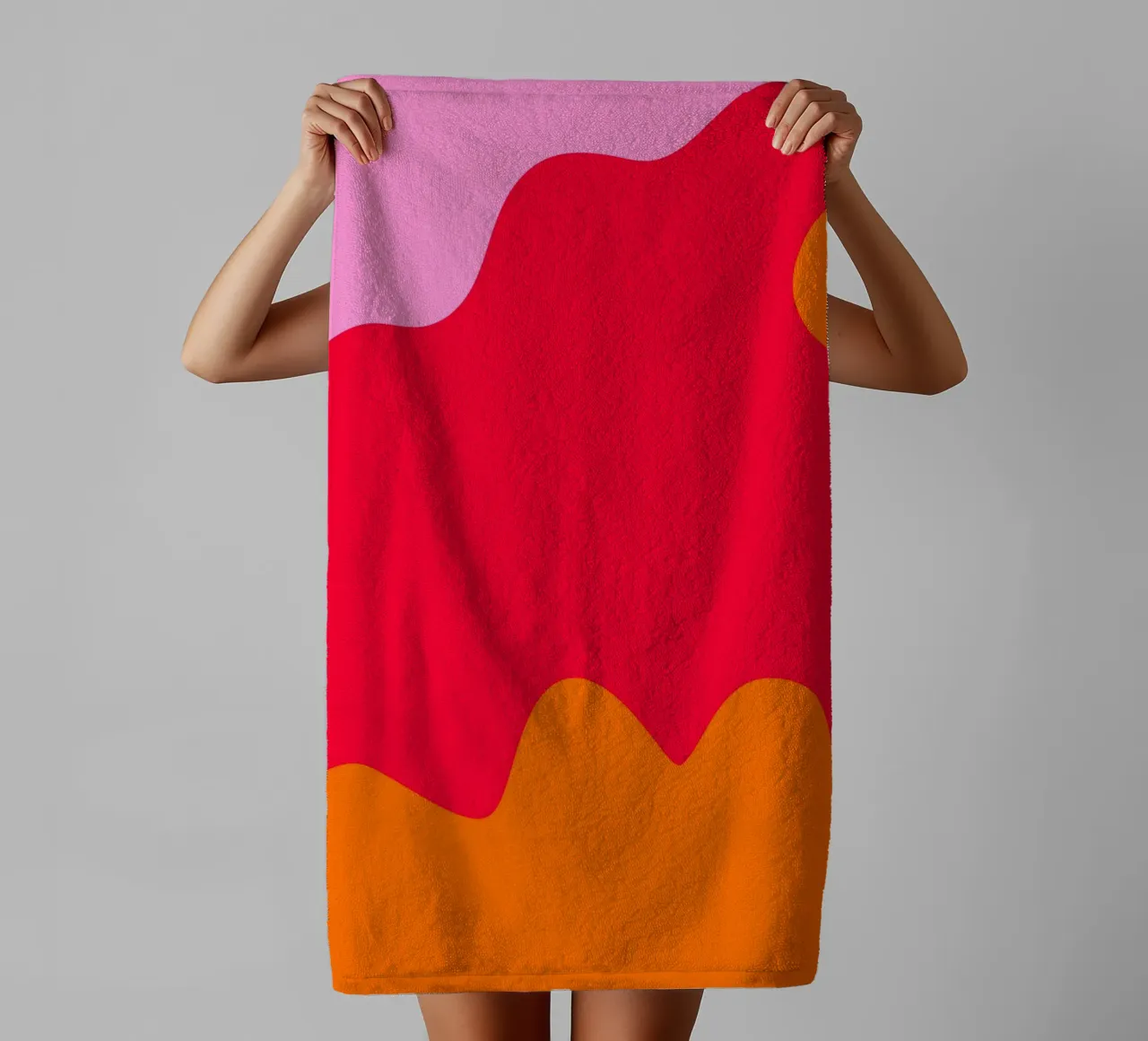 Forme di color blocking rosa, rosso, arancione asciugamano da bagno da Wackapacka