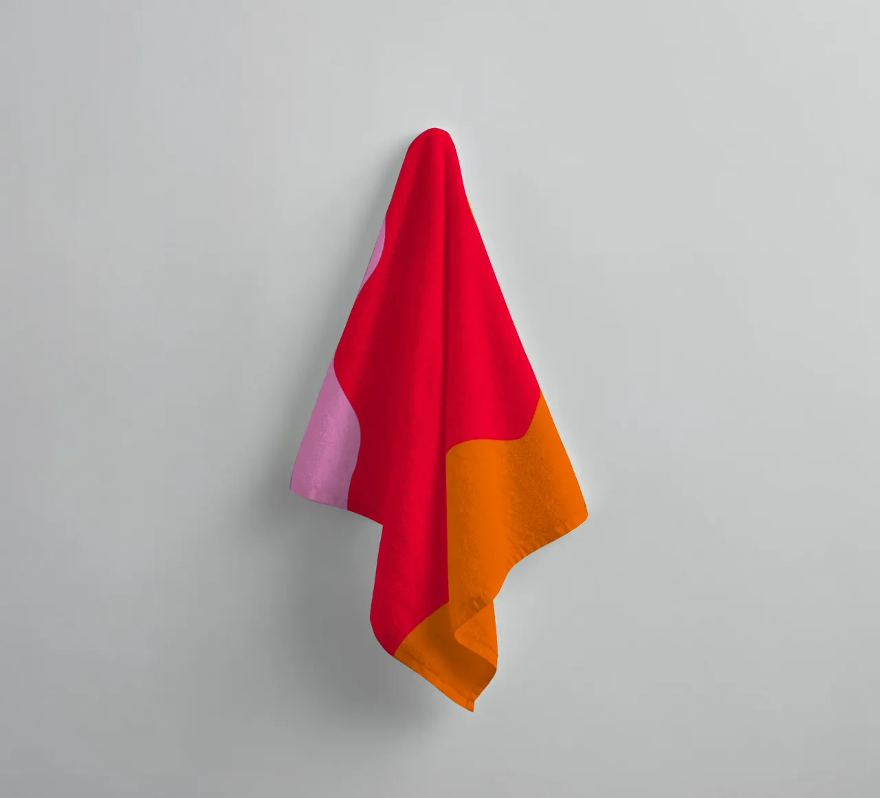 Forme di color blocking rosa, rosso, arancione asciugamano da bagno da Wackapacka