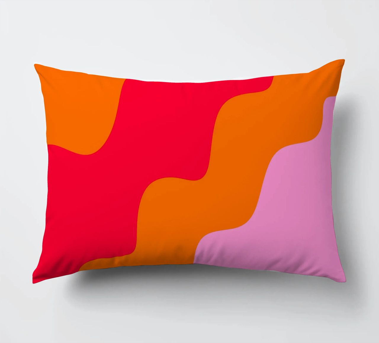 Forme ondulate in color blocking rosa, rosso, arancione cuscino da Wackapacka