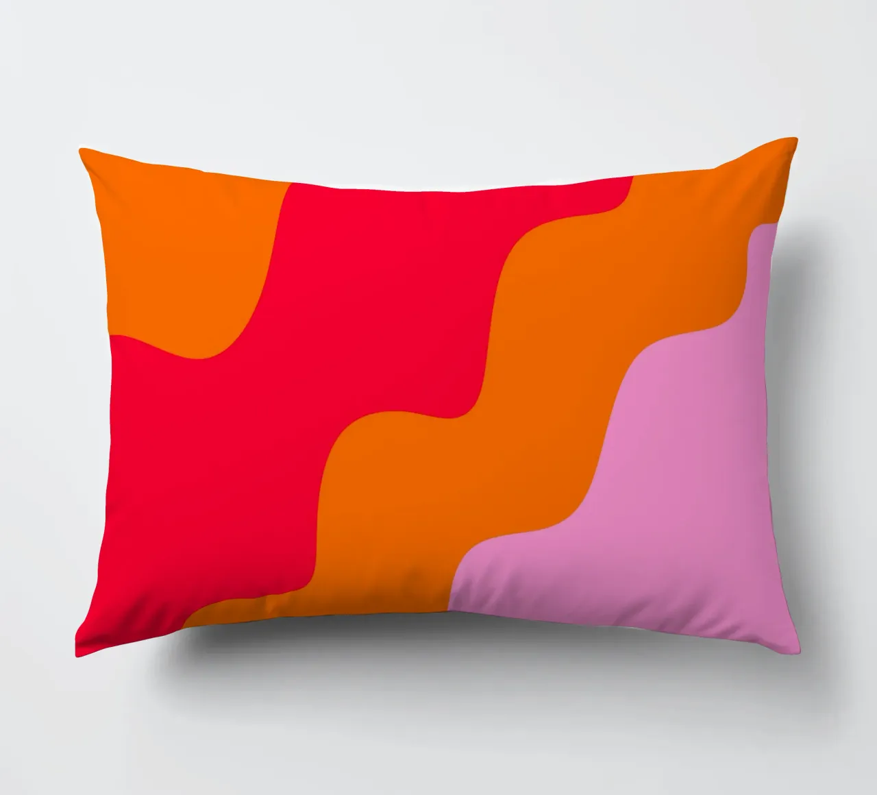 Kleurblok golvende vormen roze, rood, oranje kussen van Wackapacka