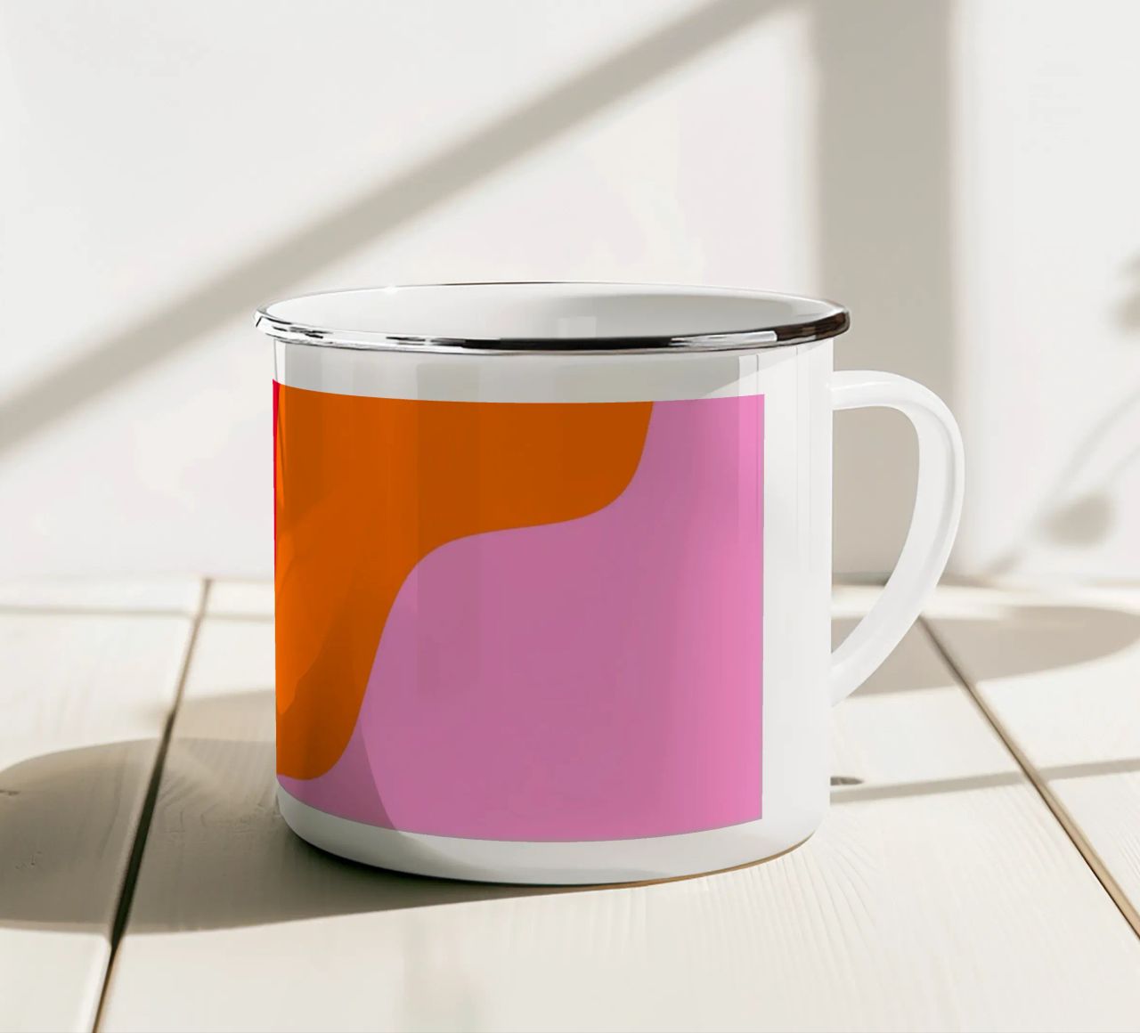 Forme ondulate in color blocking rosa, rosso, arancione tazza in smalto da Wackapacka