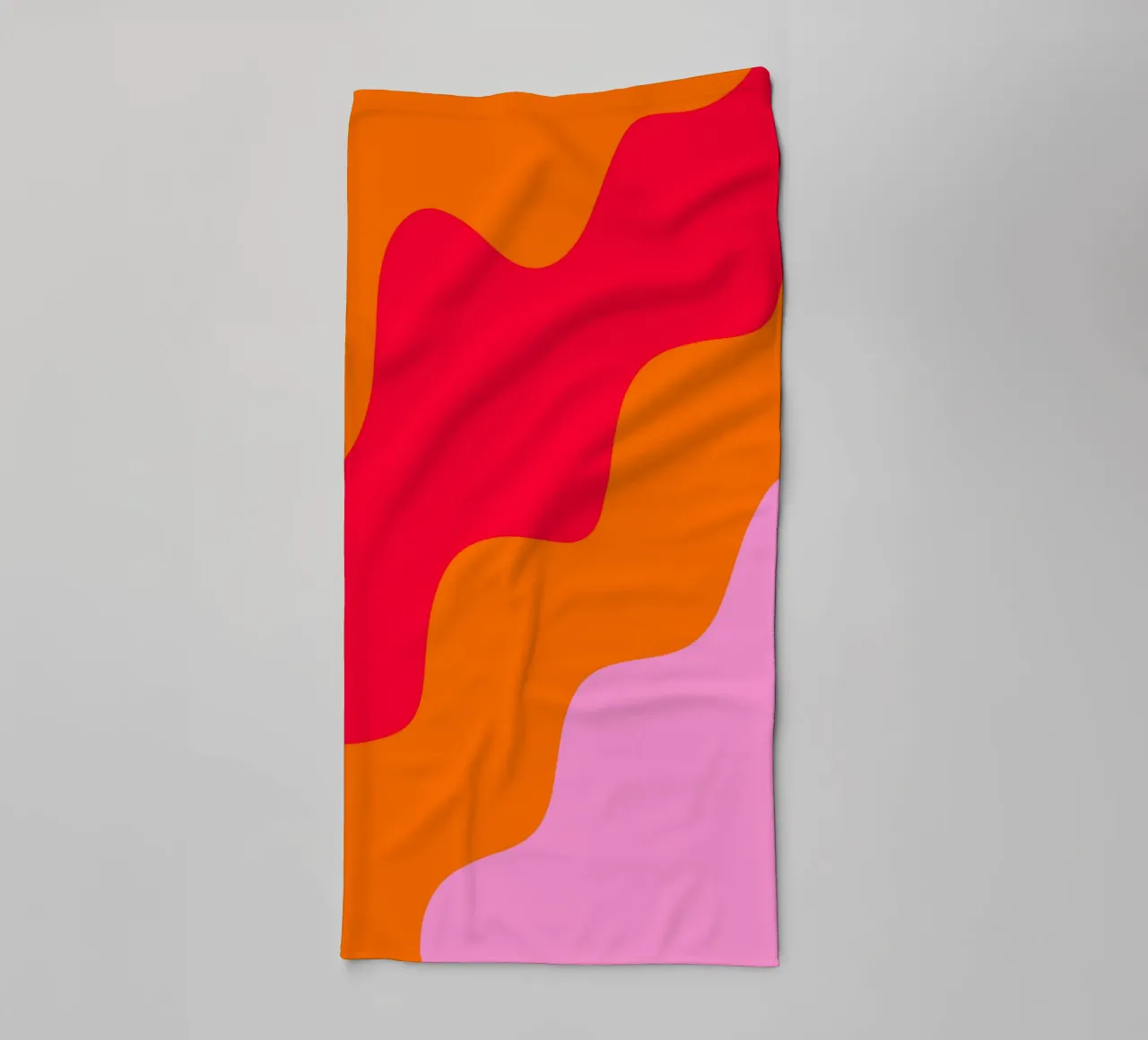 Forme ondulate in color blocking rosa, rosso, arancione asciugamano da bagno da Wackapacka