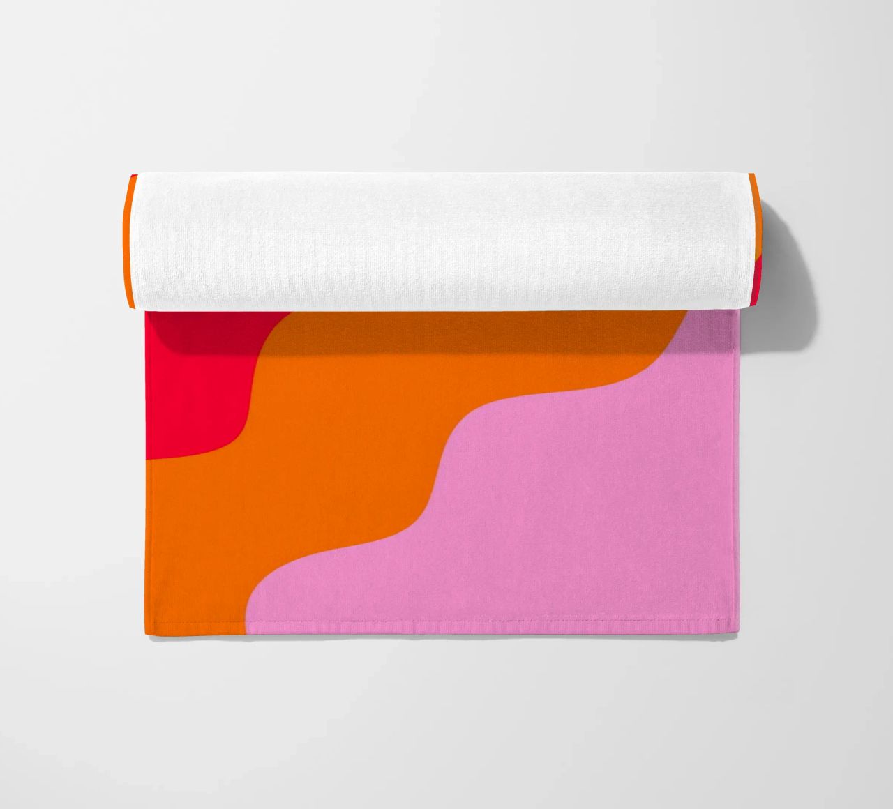 Forme ondulate in color blocking rosa, rosso, arancione telo mare da Wackapacka