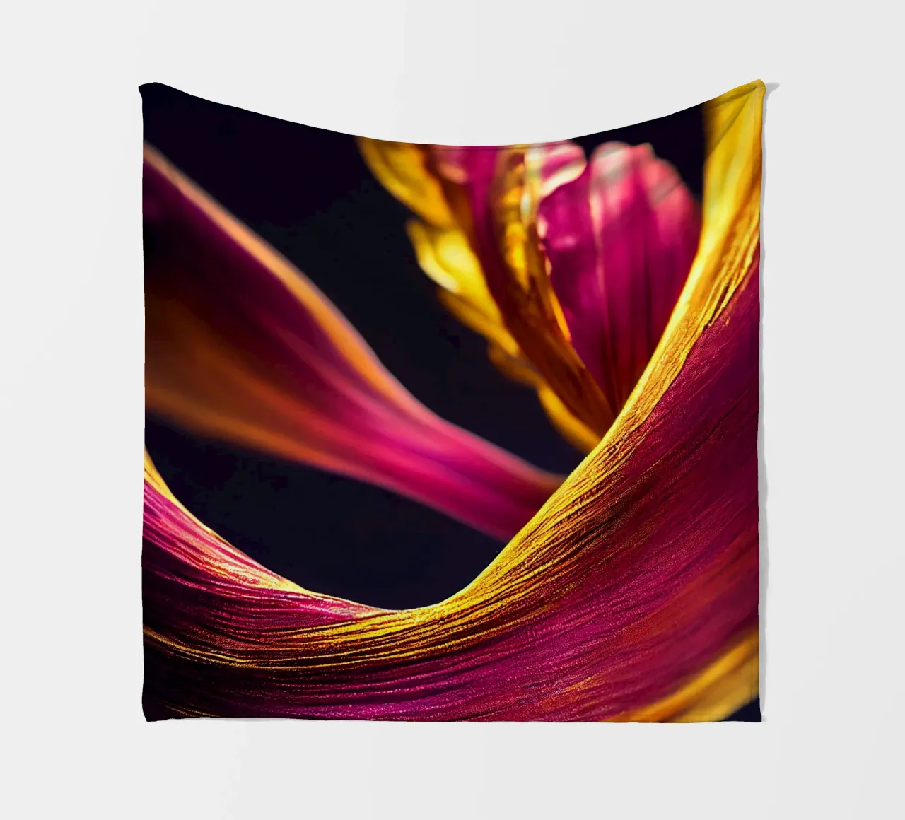 Macro Fiore di curcuma nera coperta in pile da Bold Blooms