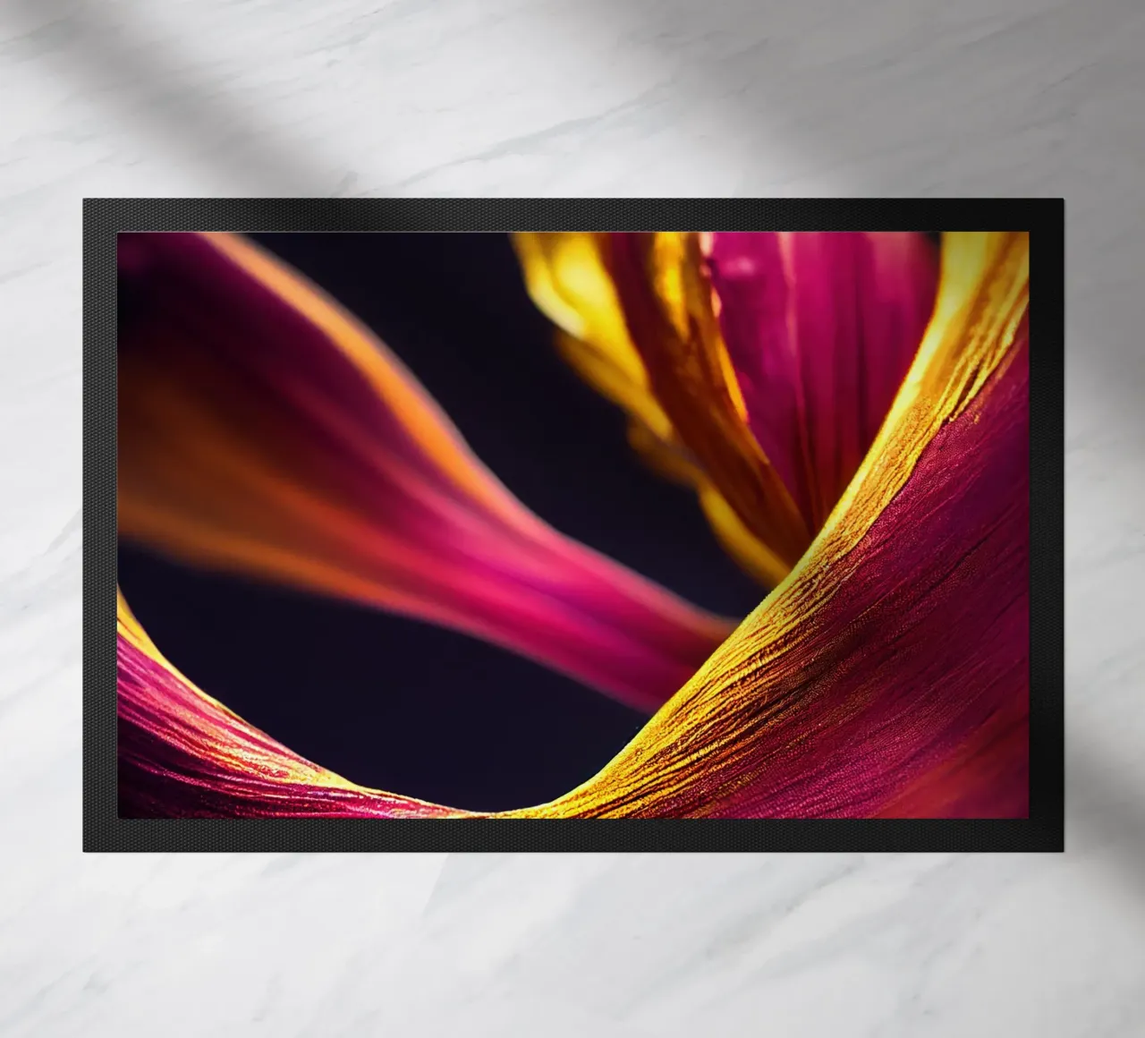 Macro Fiore di curcuma nera zerbino da Bold Blooms
