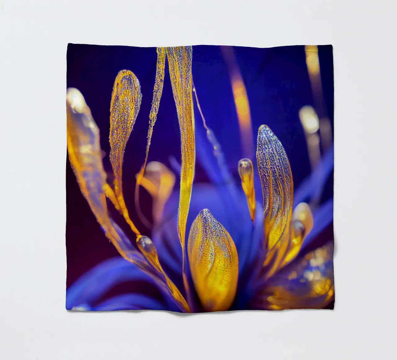 Macro Fiore blu di cespuglio di fontana coperta in pile da Bold Blooms