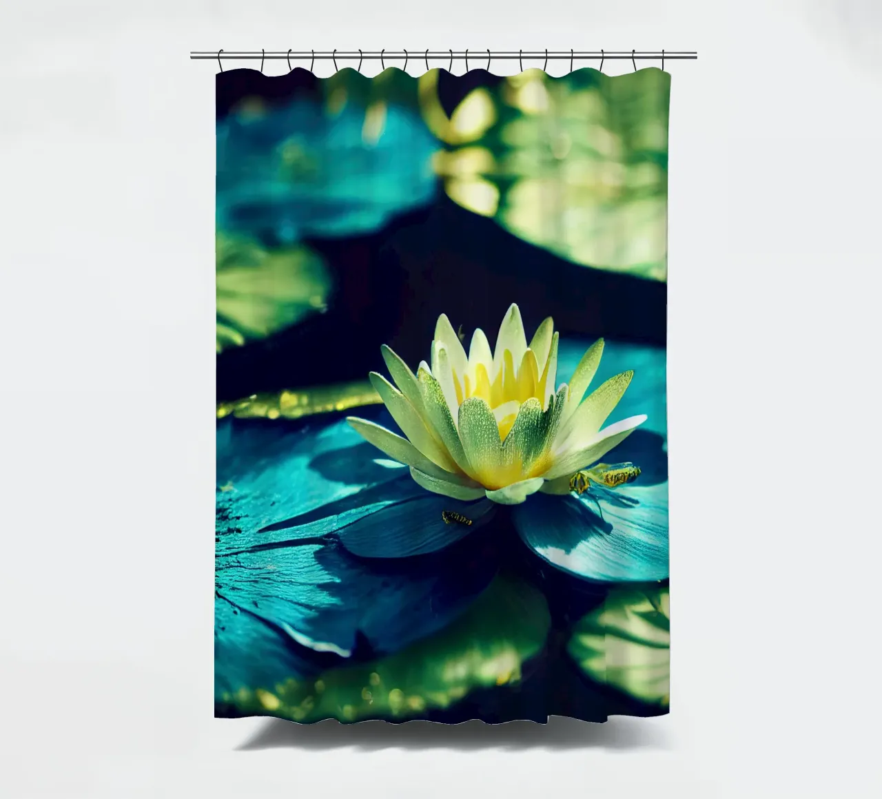 Macro fiore di ninfea blu tenda da doccia da Bold Blooms