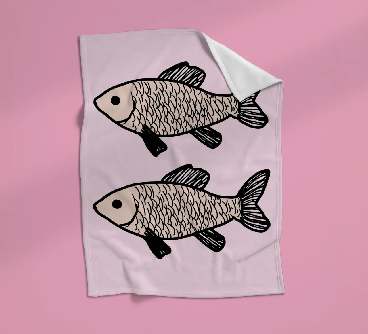 Two identical fish coperta in pile da ramosashop