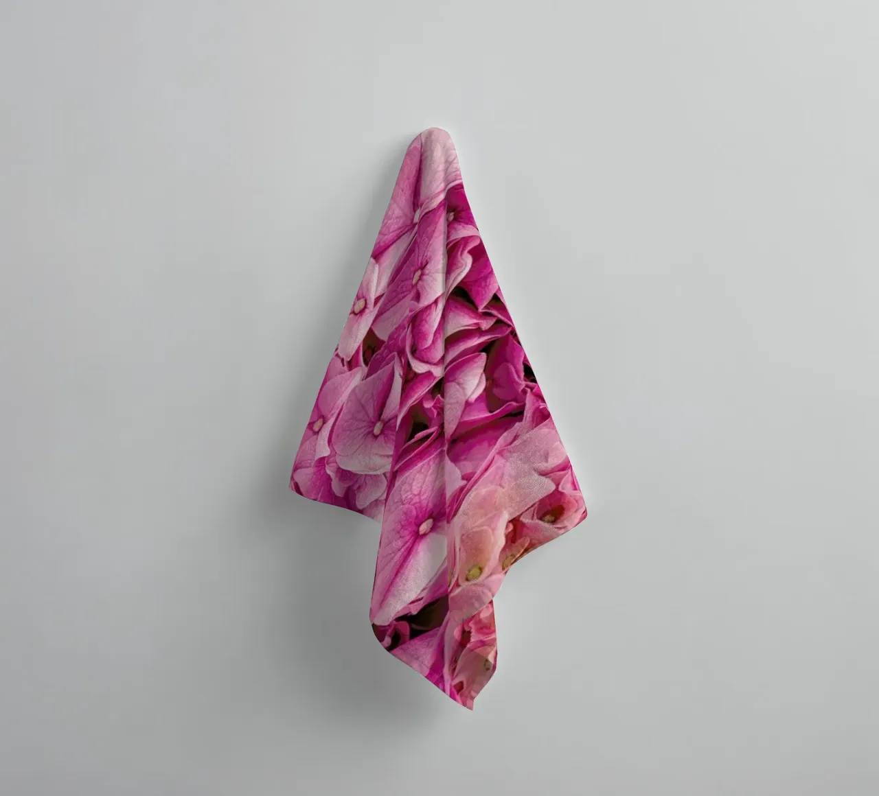 Hortensia Pink towel by Curious Collections by Marielle Leenders
