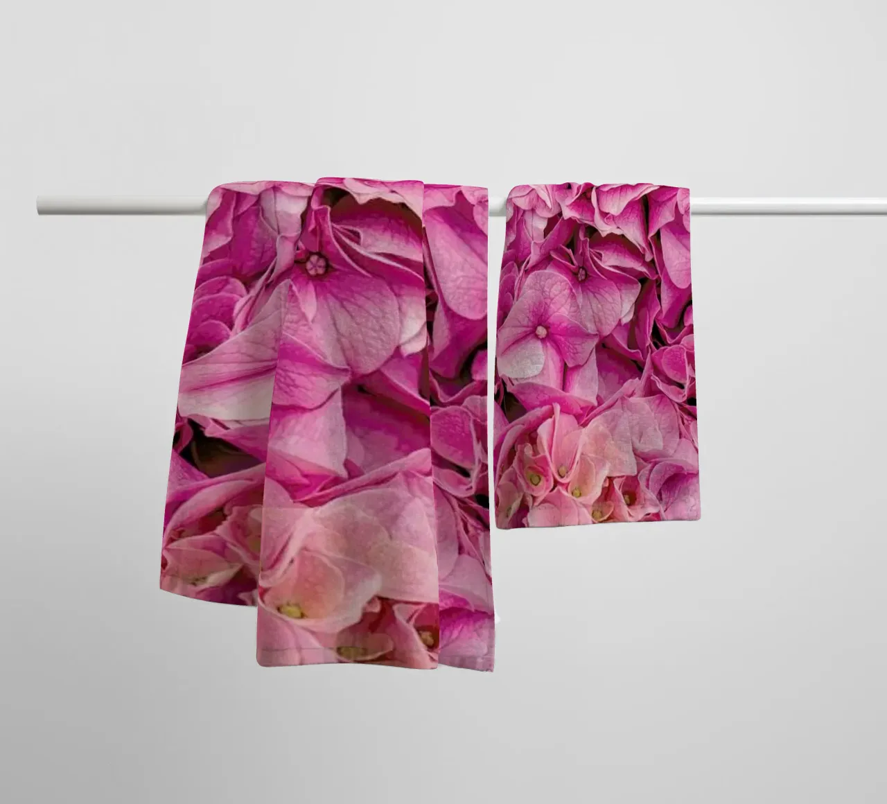 Hortensia Pink towel by Curious Collections by Marielle Leenders