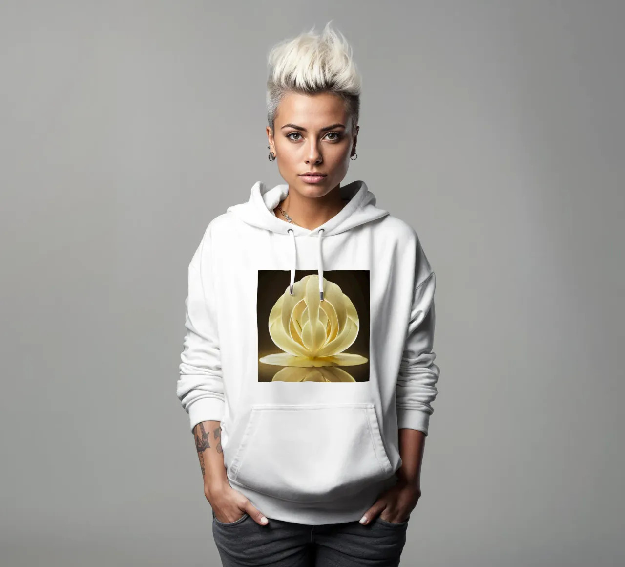 Makro Grat Malve Blume Hoodie von Bold Blooms