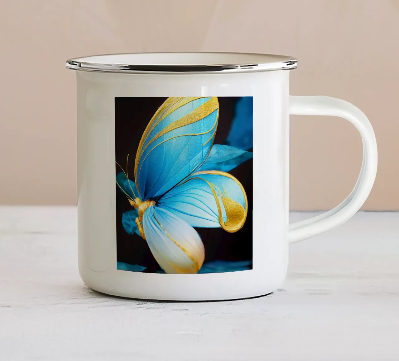 Macro Farfalla Fiore di pisello tazza in smalto da Bold Blooms