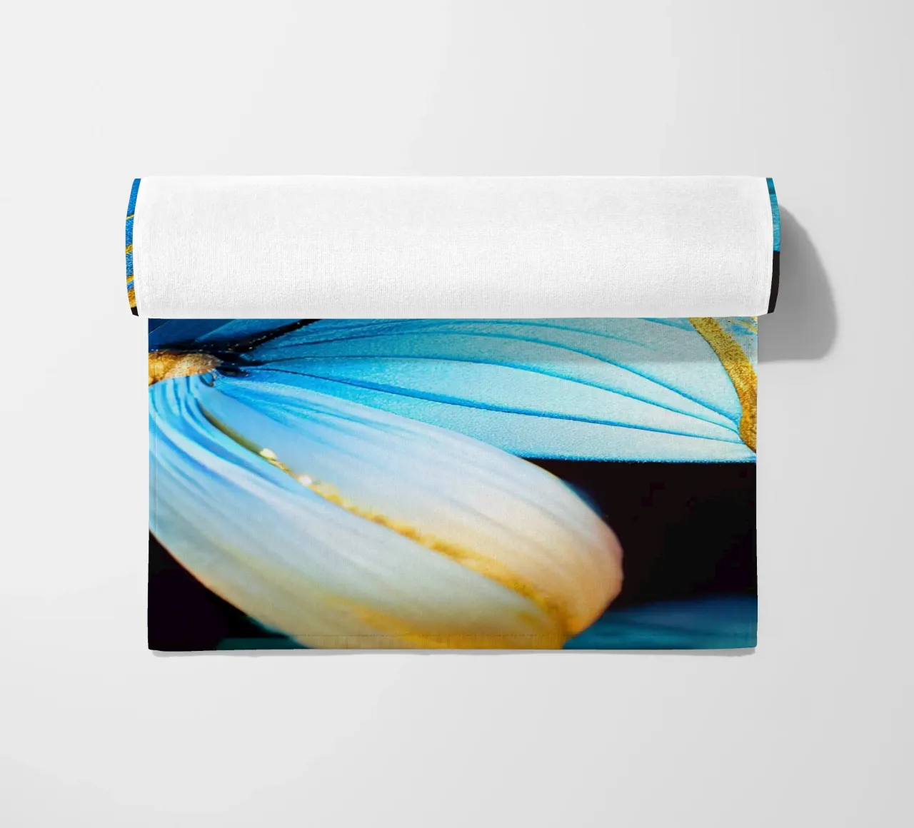 Macro Farfalla Fiore di pisello telo mare da Bold Blooms