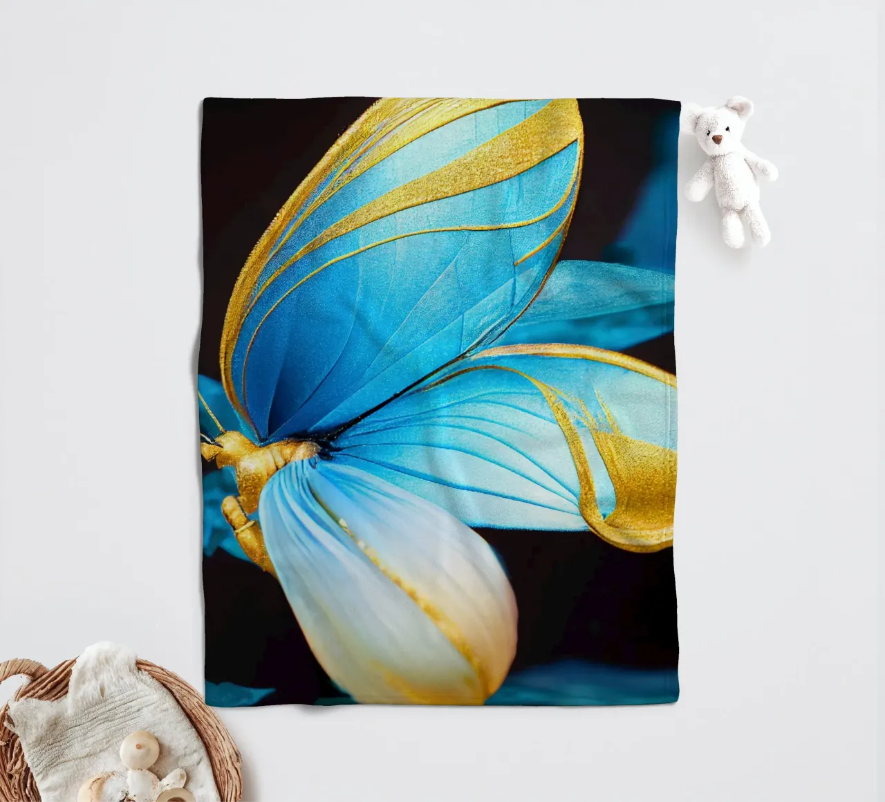 Macro Farfalla Fiore di pisello coperta in pile da Bold Blooms