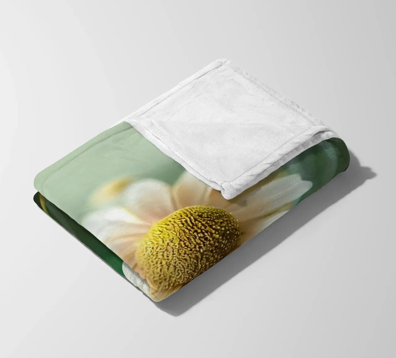 Fiore di camomilla macro coperta in pile da Bold Blooms