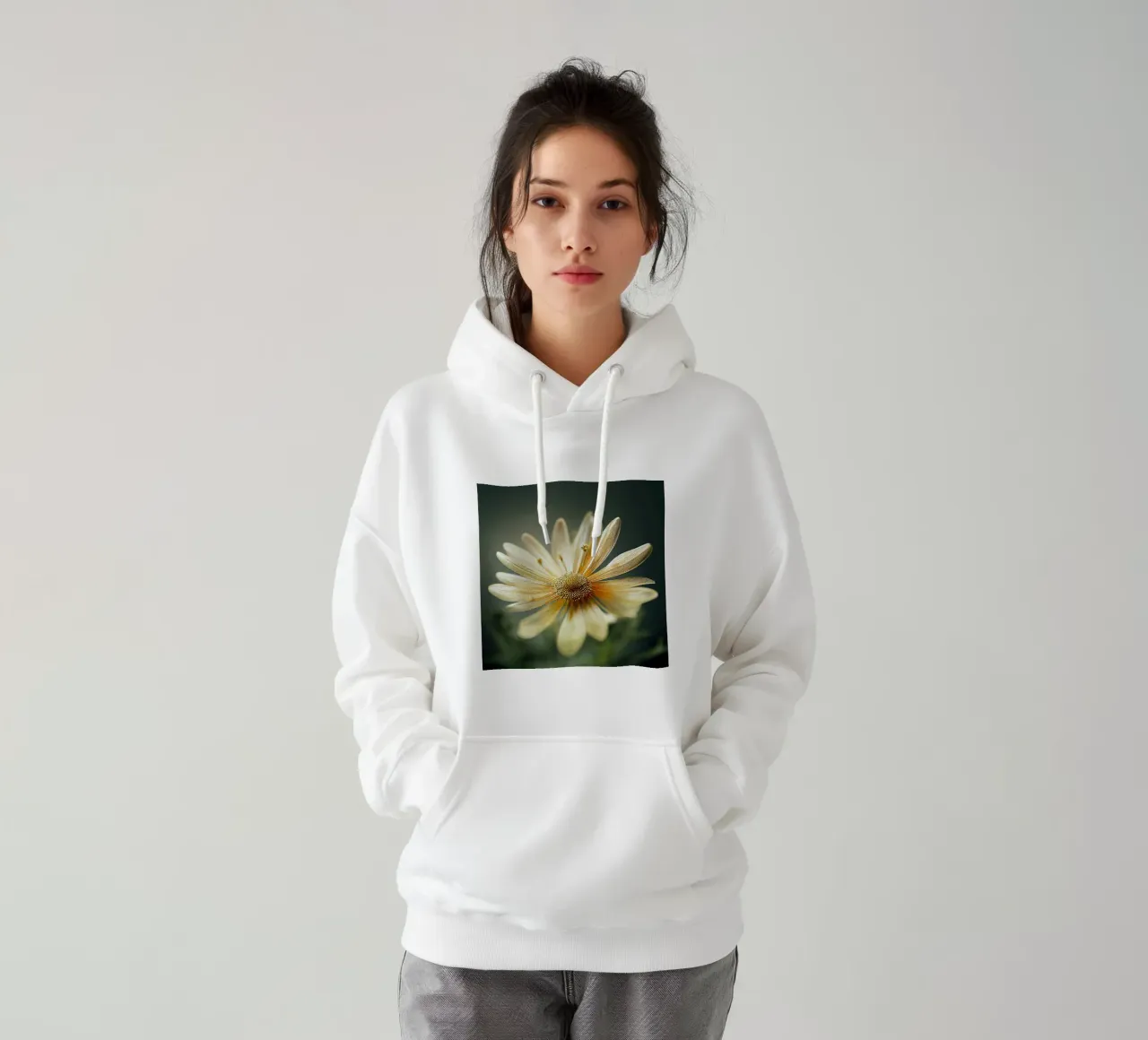 Fiore di camomilla macro felpa con cappuccio da Bold Blooms