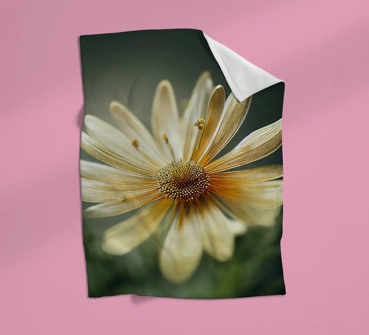 Fiore di camomilla macro coperta in pile da Bold Blooms