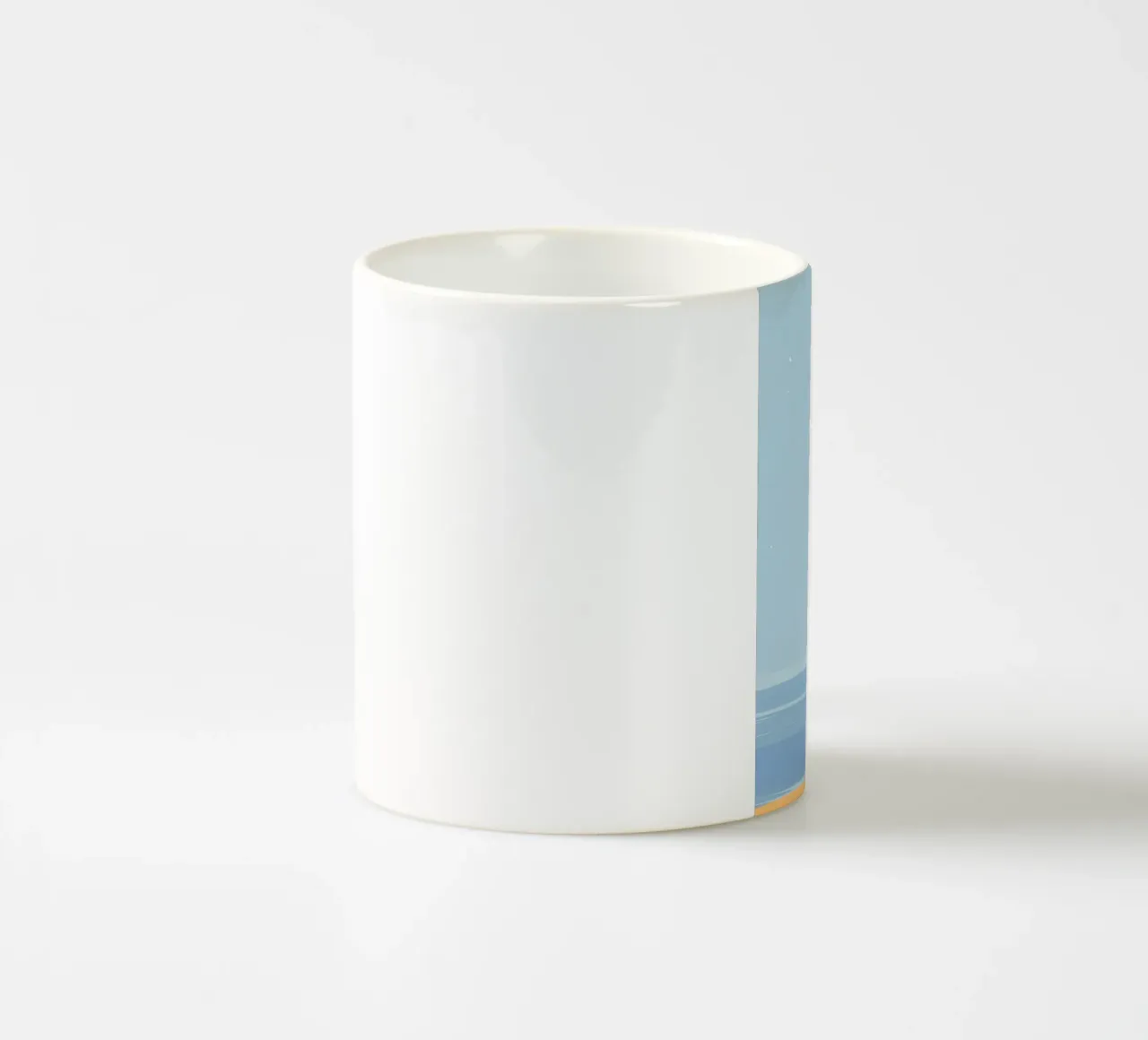 Contemplazione sulla spiaggia tazza in ceramica da Emery Kate