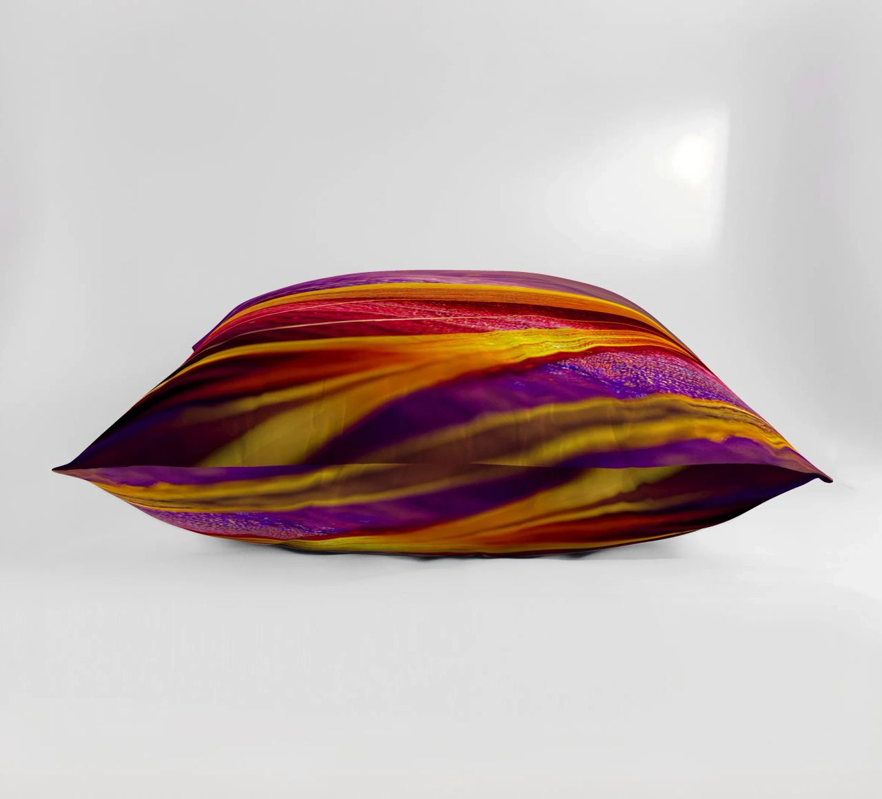 Macro Cobra Saffron Flower cuscino da Bold Blooms