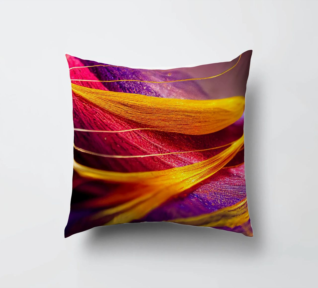 Macro Cobra Saffron Flower cuscino da Bold Blooms