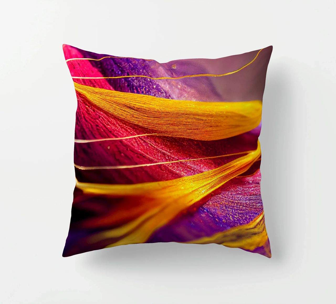 Macro Cobra Saffron Flower cuscino da Bold Blooms