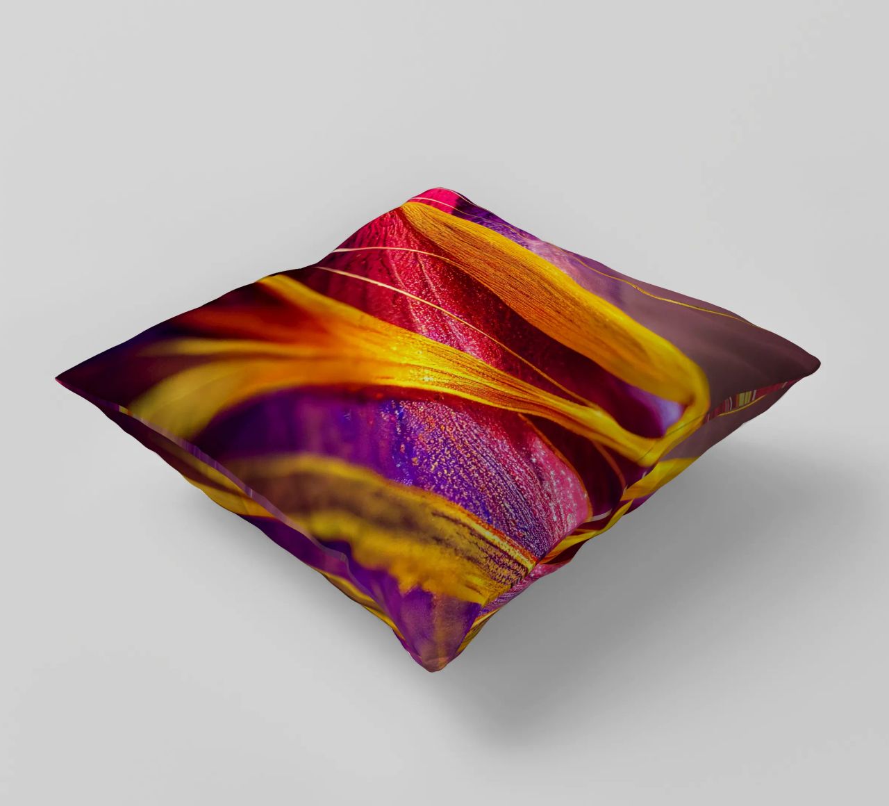 Macro Cobra Saffron Flower cuscino da Bold Blooms