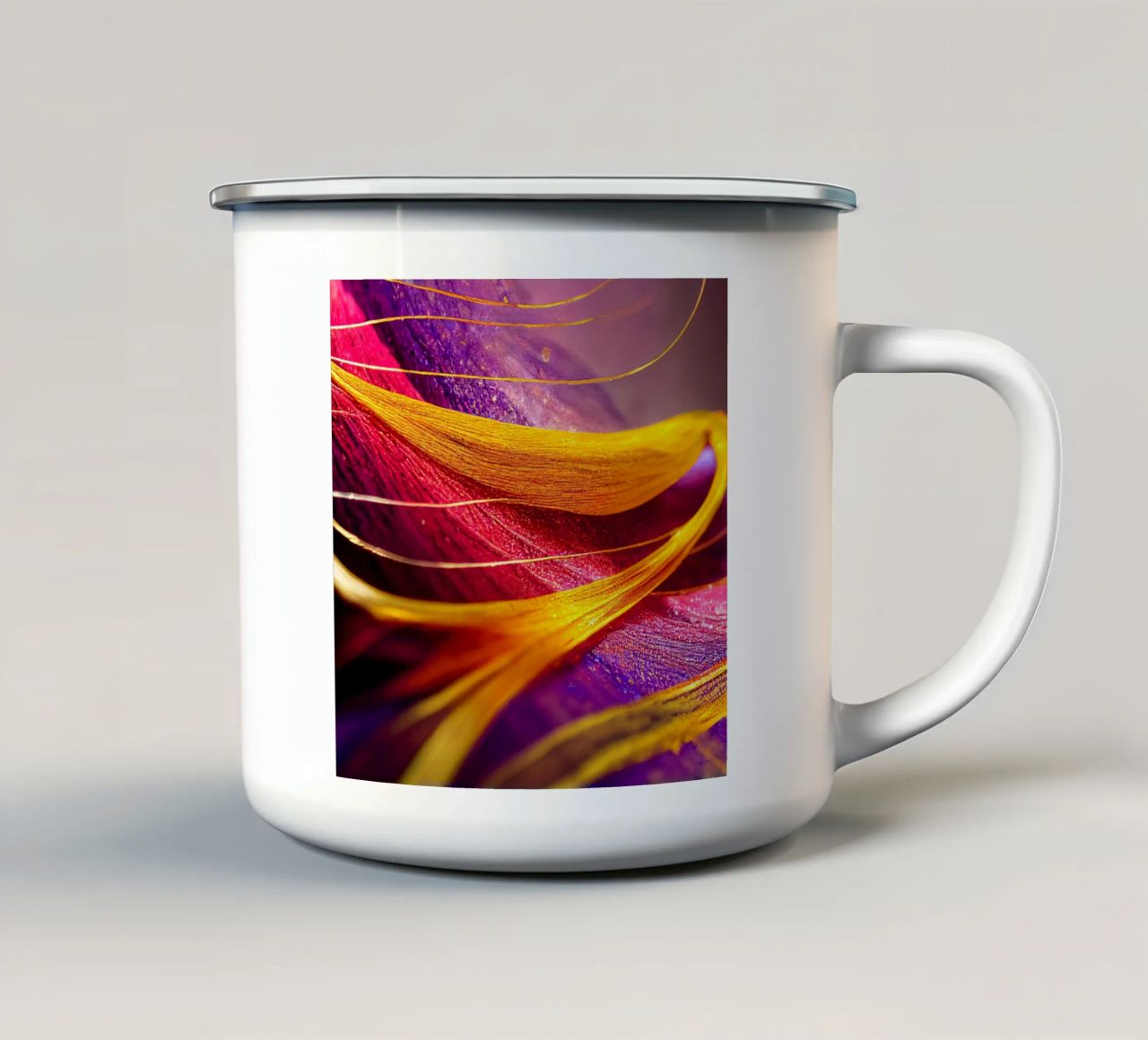 Macro Cobra Saffron Flower tazza in smalto da Bold Blooms