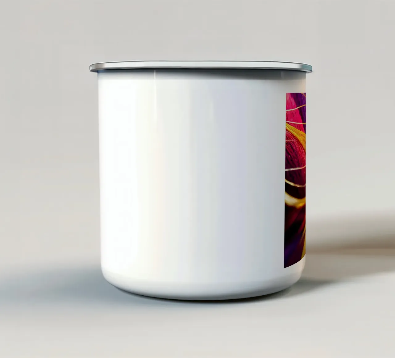 Makrokobra Safranblüte Emaille Tasse von Bold Blooms