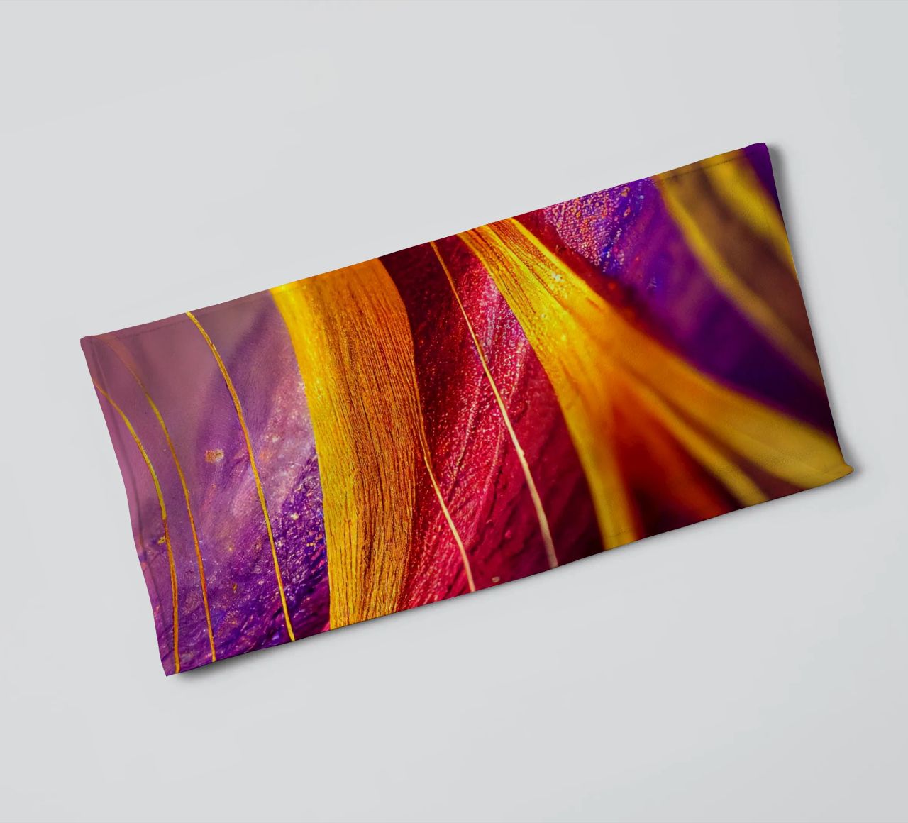 Macro Cobra Saffraanbloem badhanddoek van Bold Blooms