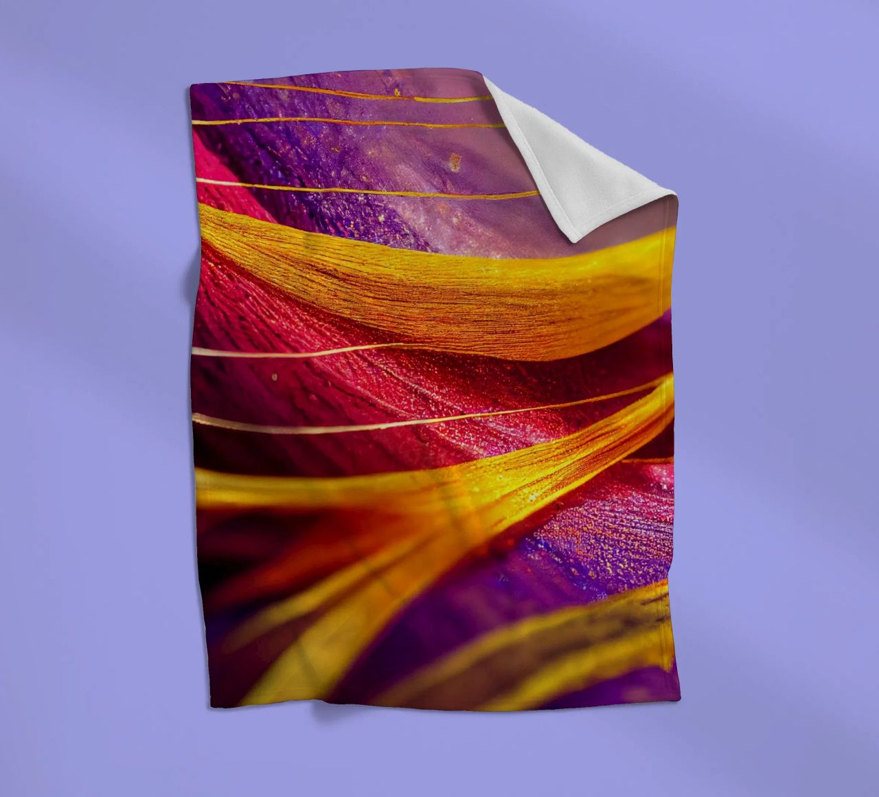 Macro Cobra Saffron Flower coperta in pile da Bold Blooms