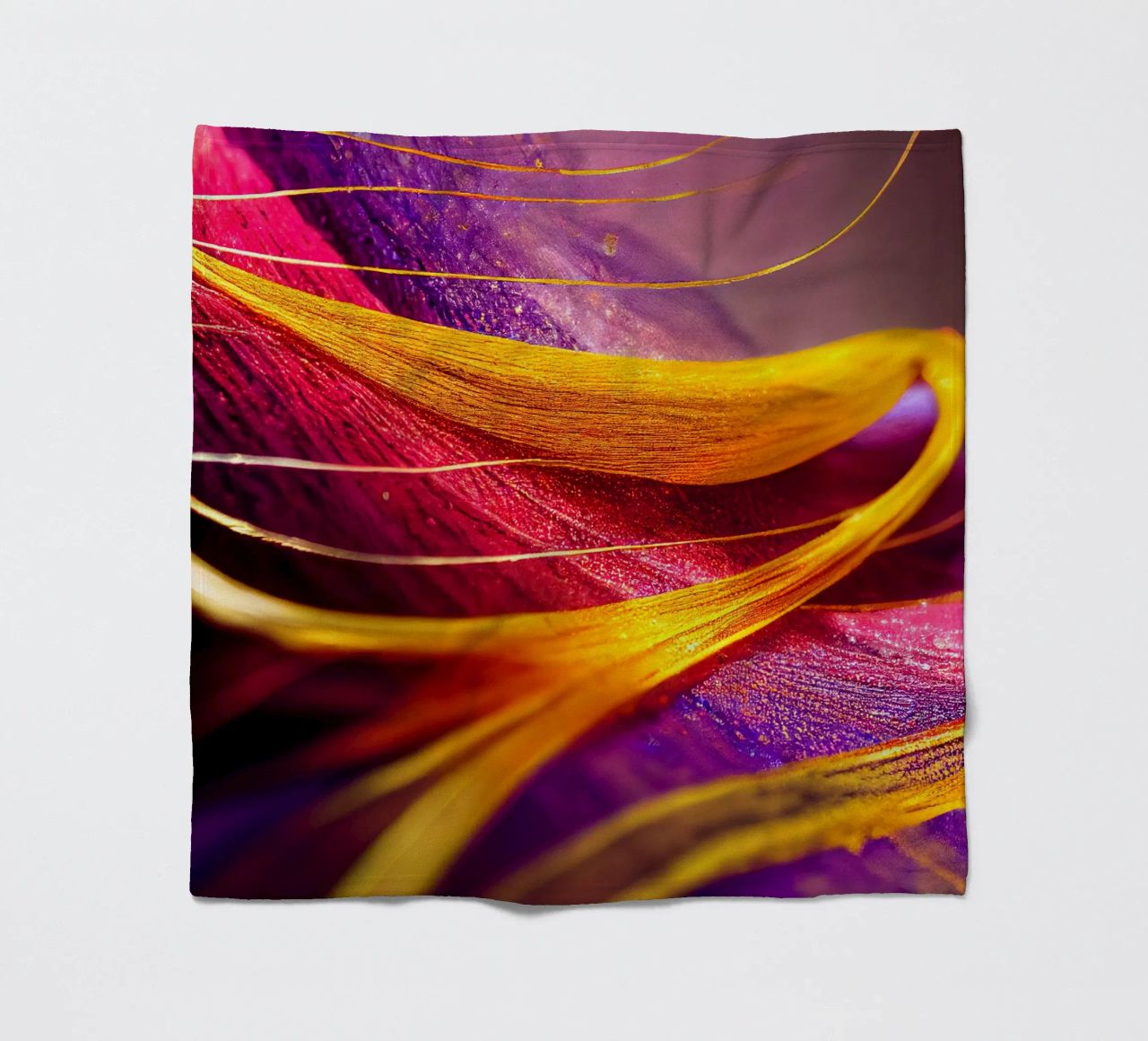 Macro Cobra Saffron Flower coperta in pile da Bold Blooms