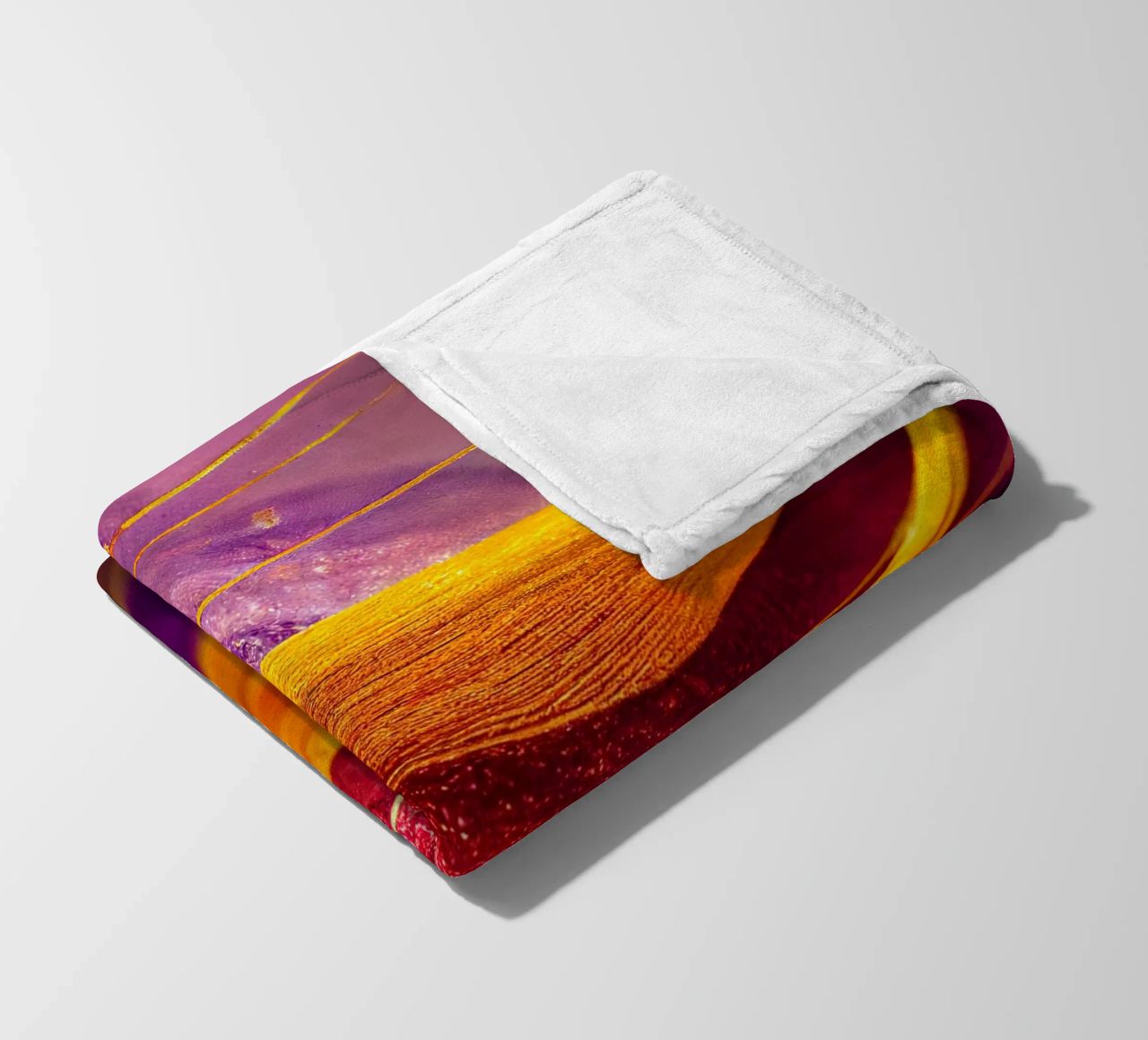 Macro Cobra Saffron Flower coperta in pile da Bold Blooms