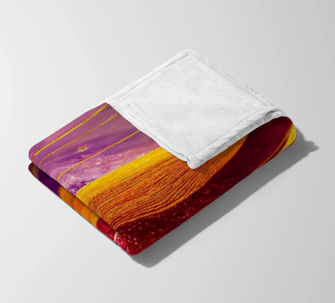 Macro Cobra Saffron Flower coperta in pile da Bold Blooms