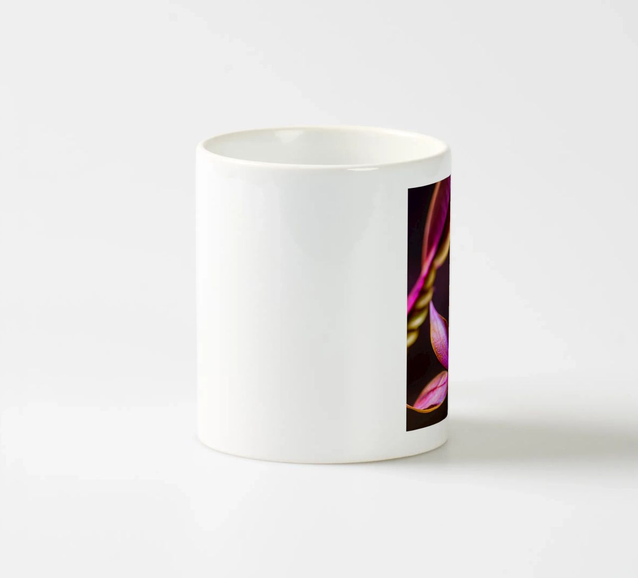 Macro Fiore di mirto comune tazza in ceramica da Bold Blooms