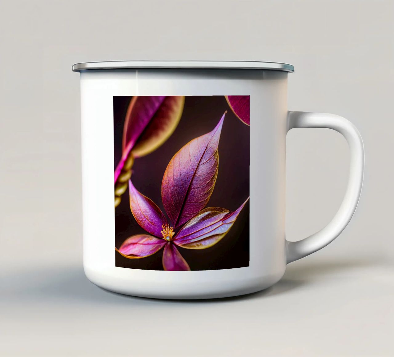 Macro Fiore di mirto comune tazza in smalto da Bold Blooms