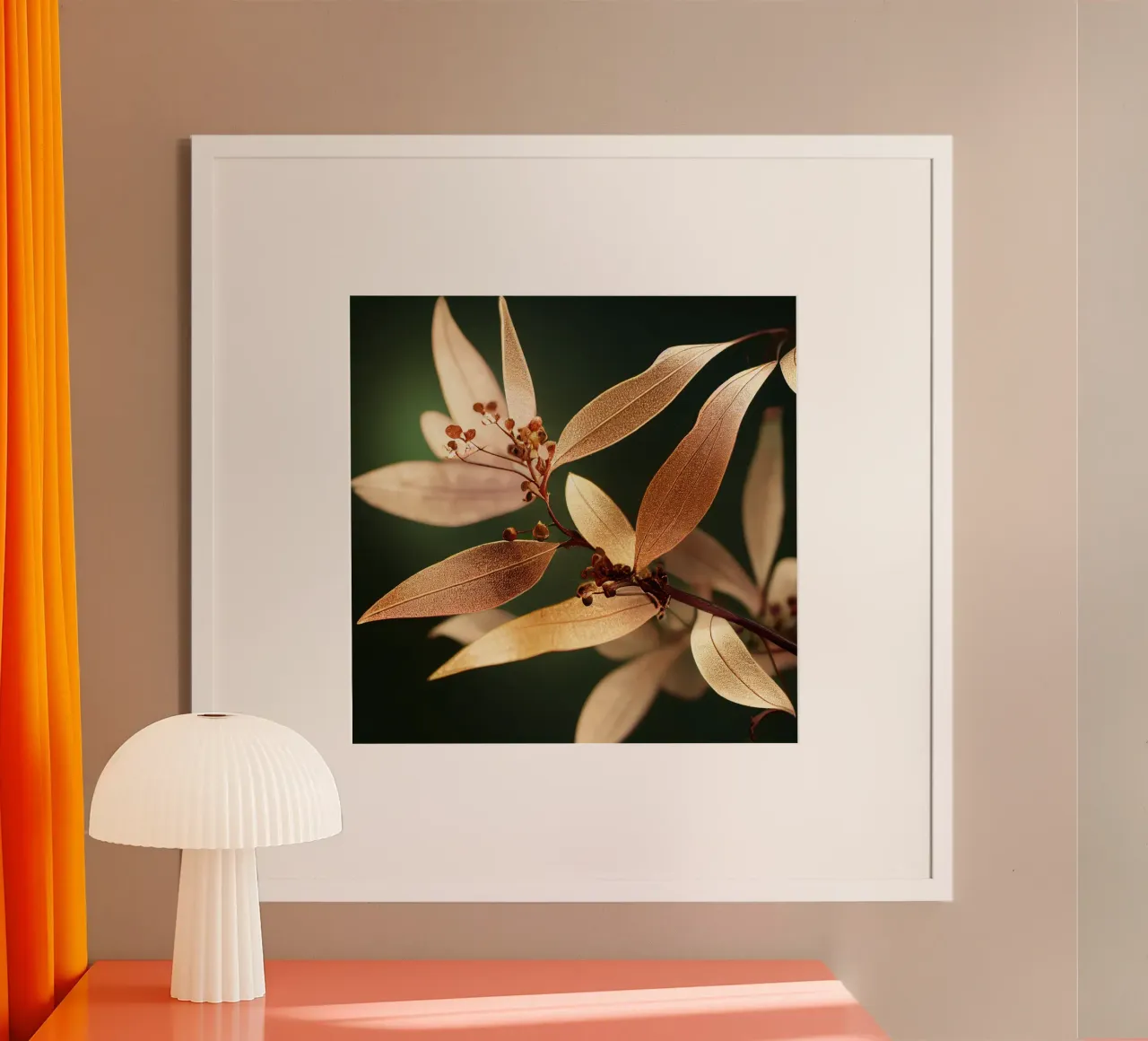 Macro Fiore di mirto comune poster con telaio in alluminio da Bold Blooms