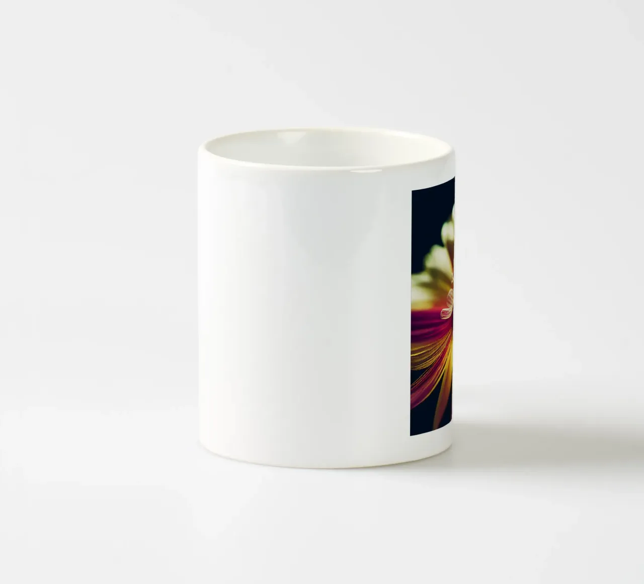 Macro margherita tazza in ceramica da Bold Blooms