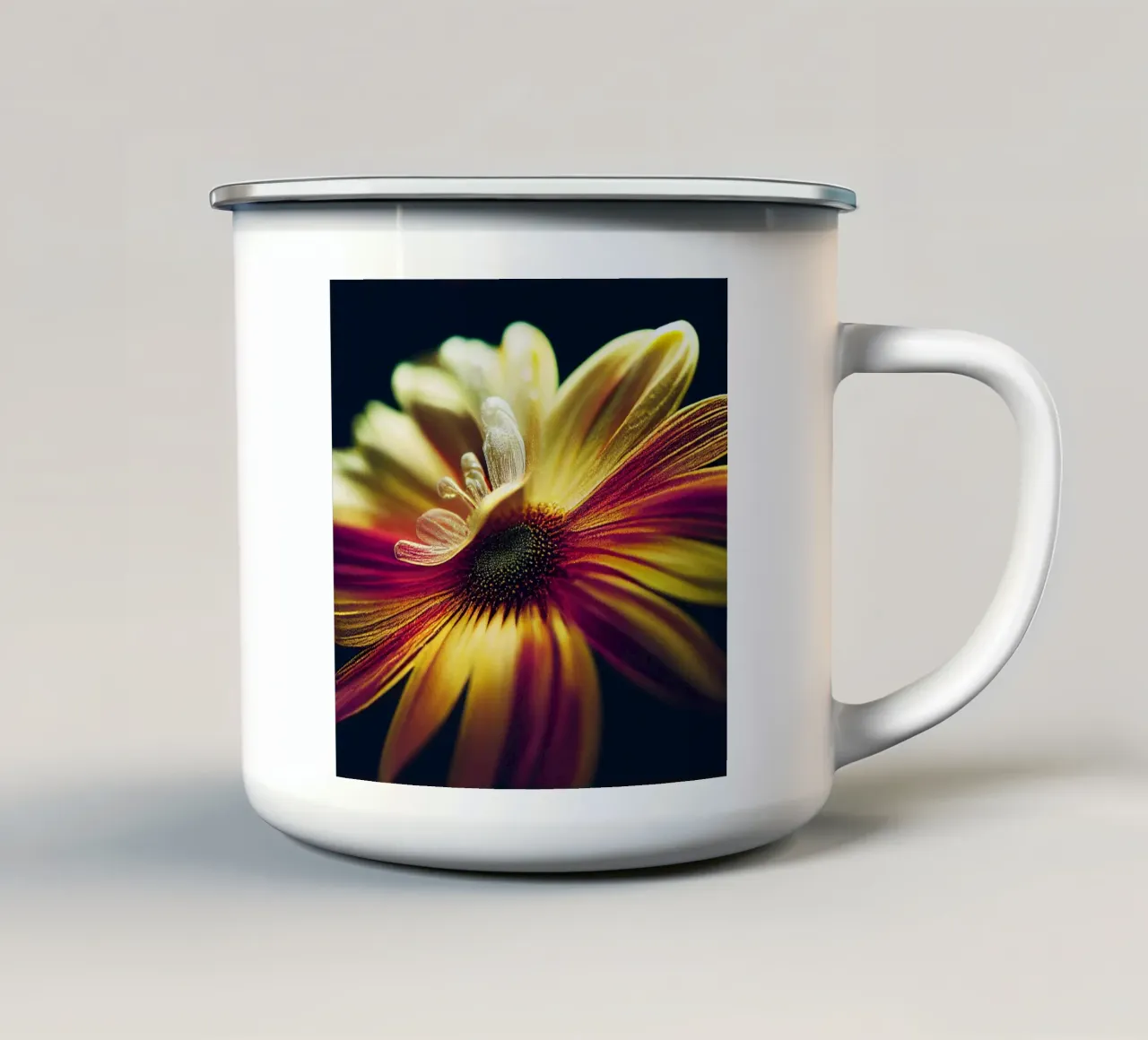 Macro margherita tazza in smalto da Bold Blooms