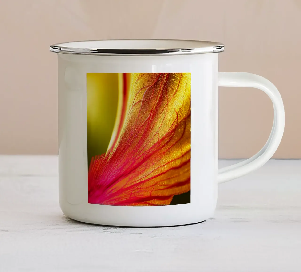 Makro Delonix Regia Blume Emaille Tasse von Bold Blooms
